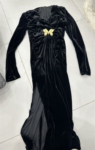  Váy nhung dài tay xẻ cạnh kèm tag bướm 