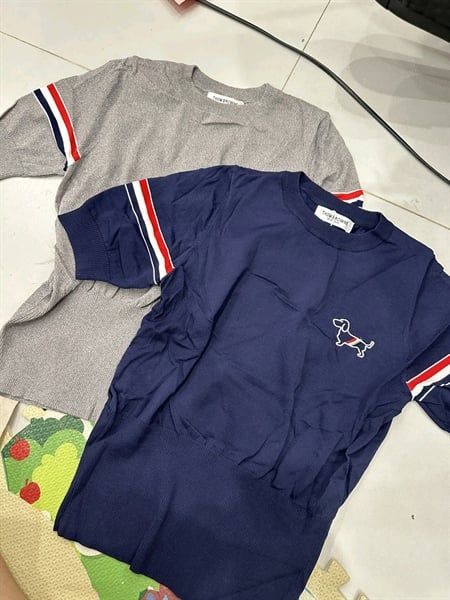  ANTN Thom len cổ tròn thêu chó sọc tay 