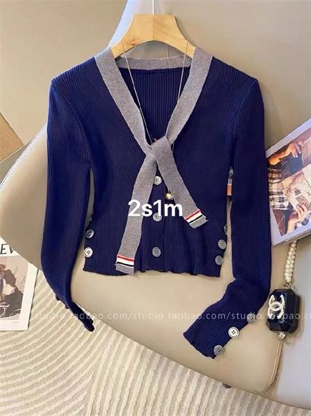  AKN Thom len cổ nơ phối tay cúc 