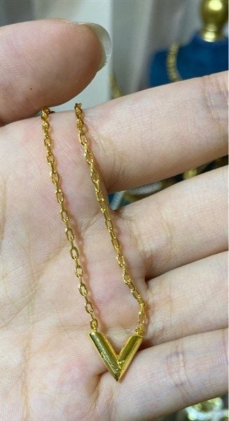  VC LV chữ v vàng 