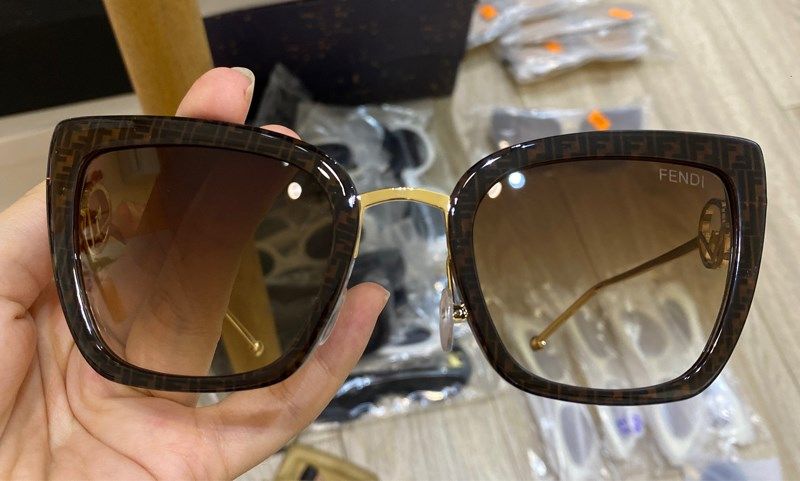  Kính râm Fendi mắt nâu 