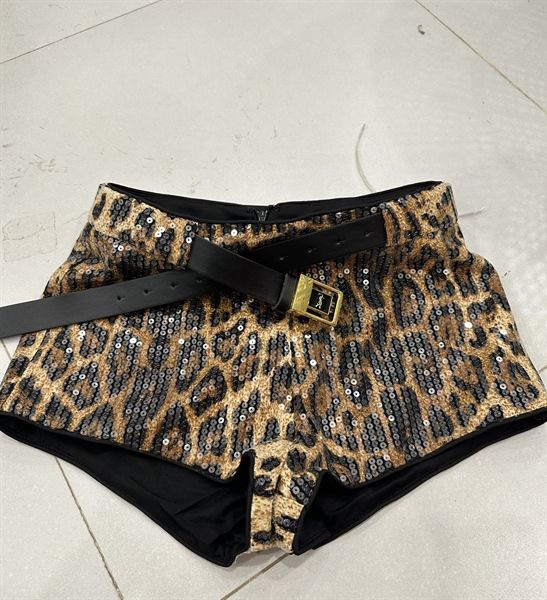  Quần sooc YSL đính cườm ht báo 