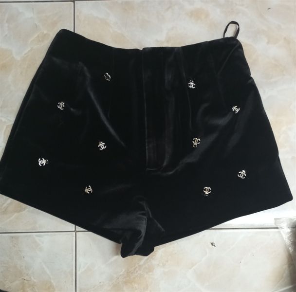  Quần sooc nhung C đình logo đá 