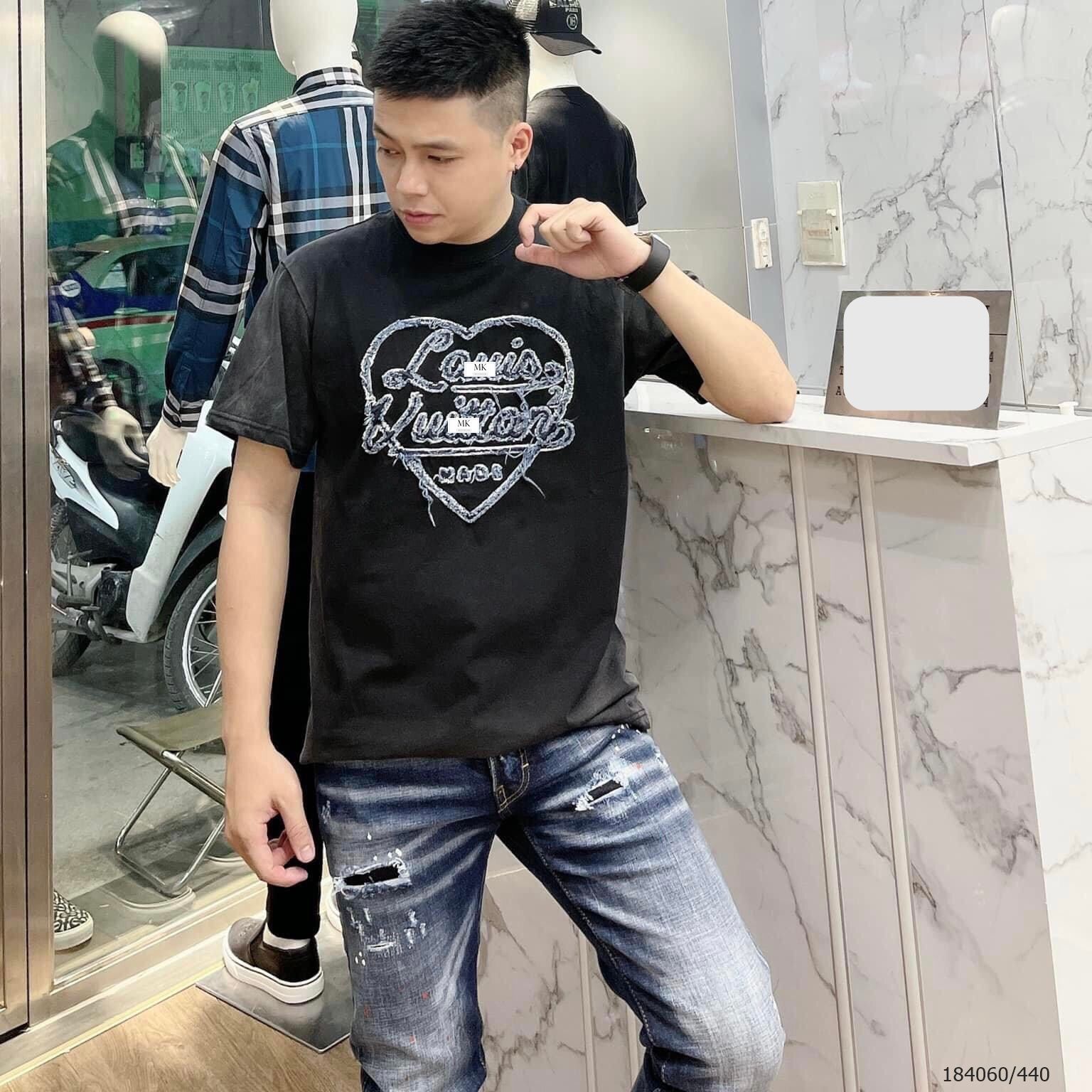  [ẢNH THẬT] Áo Phông Nam Nữ Trang Trí Chữ Trái Tim Ngực 