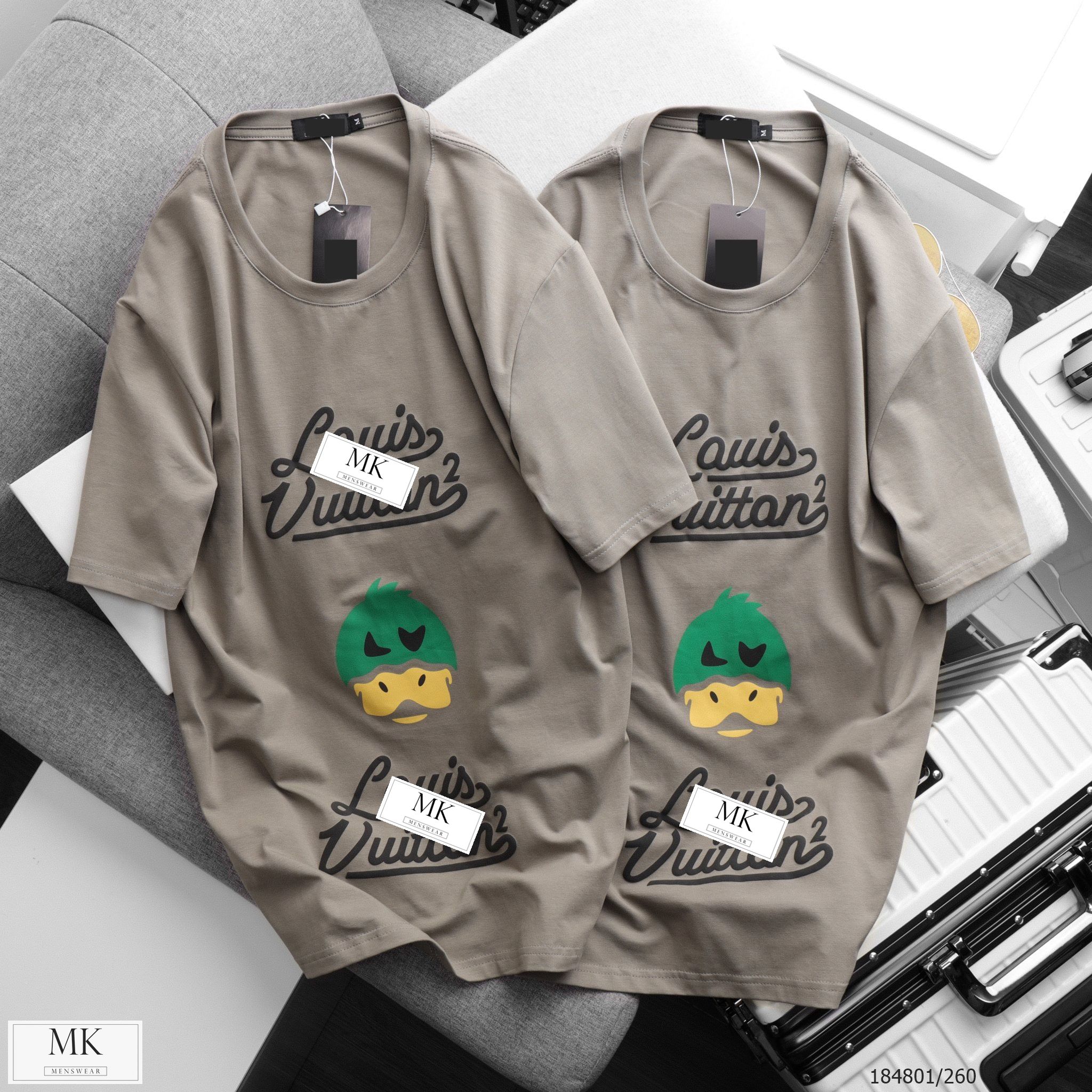  [ẢNH THẬT] Áo Ngắn Tay Logo Hoạt Hình Và Chữ Ngực 
