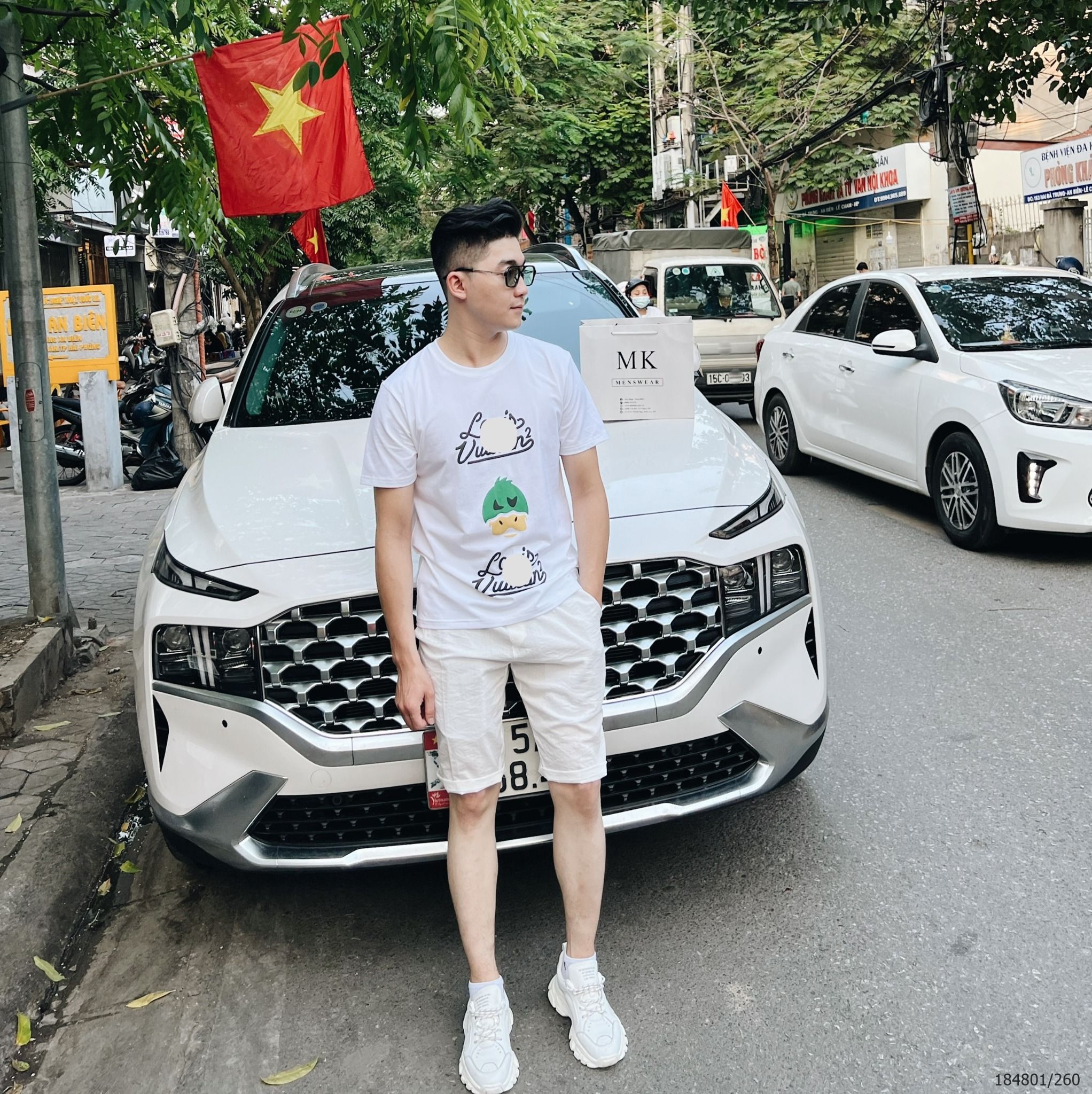  [ẢNH THẬT] Áo Ngắn Tay Logo Hoạt Hình Và Chữ Ngực 