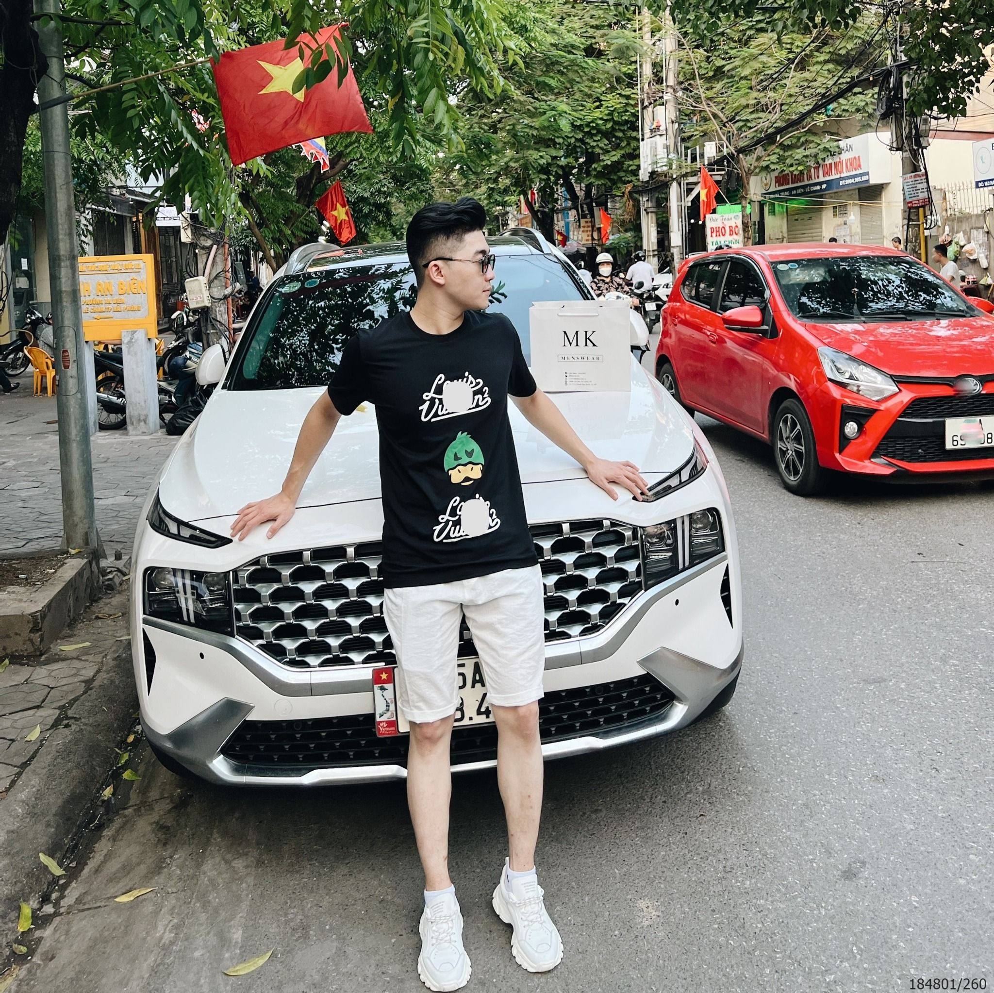  [ẢNH THẬT] Áo Ngắn Tay Logo Hoạt Hình Và Chữ Ngực 