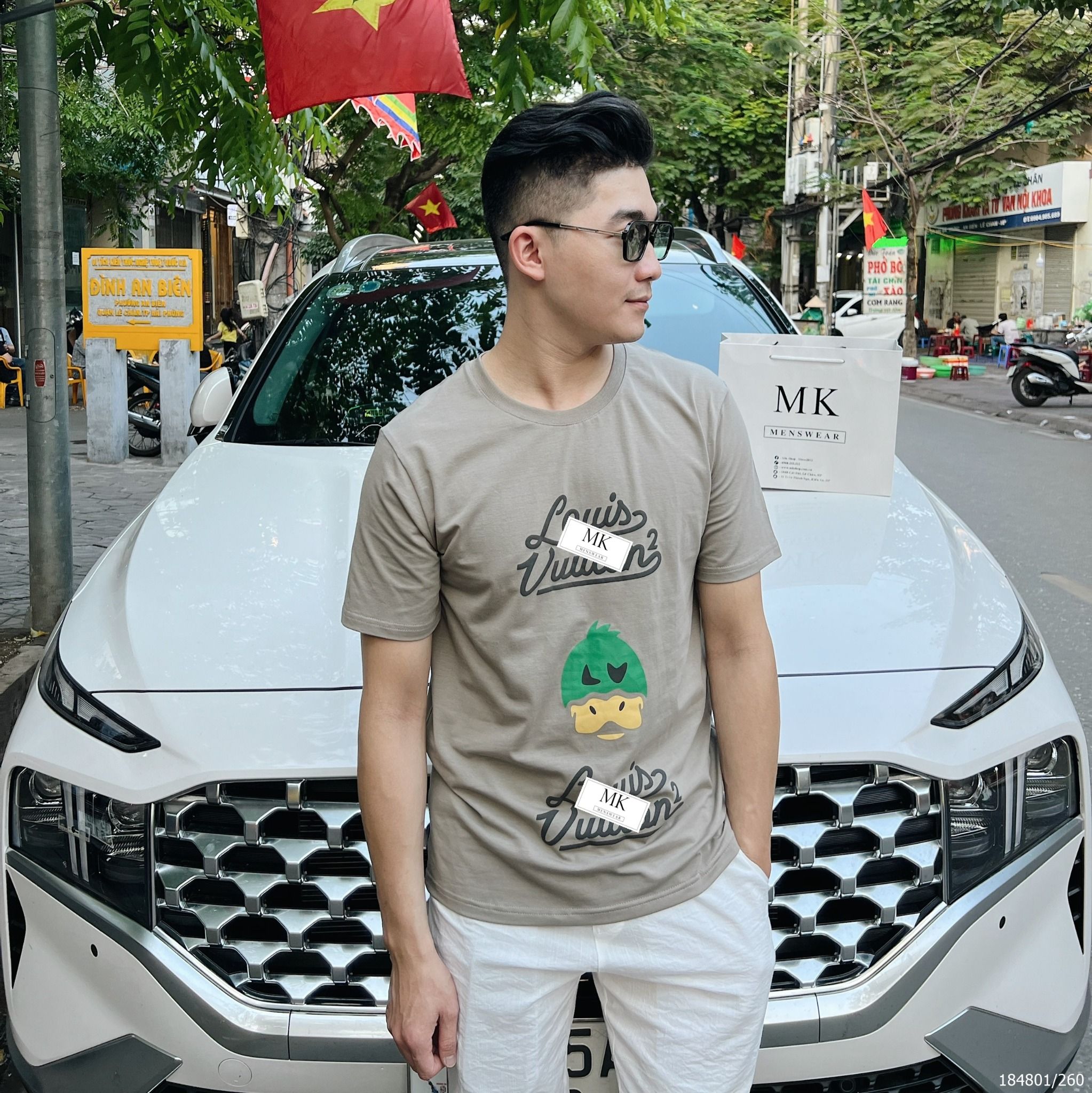 [ẢNH THẬT] Áo Ngắn Tay Logo Hoạt Hình Và Chữ Ngực 