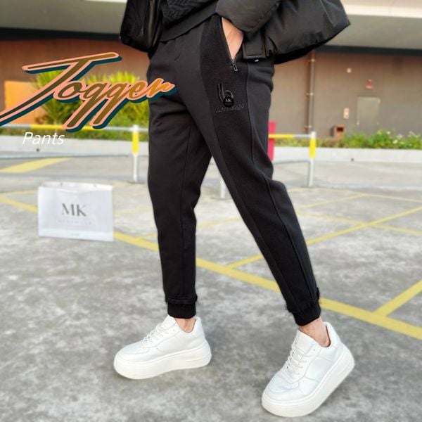  [ẢNH THẬT] Quần Jogger Nỉ Nam Cao Cấp, Logo Ba.len Và Chữ Thêu Chìm Duy Nhất Màu Đen 