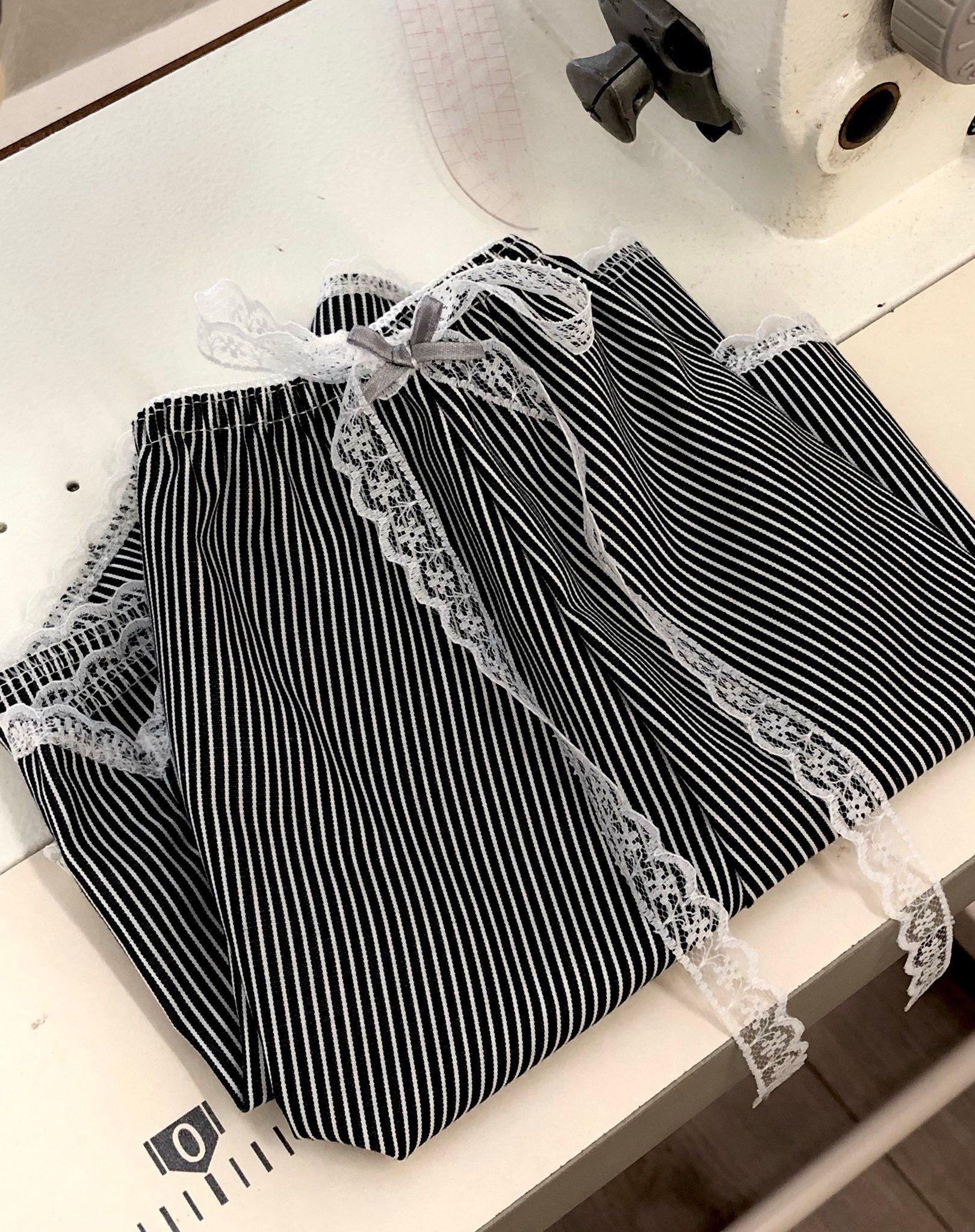 Quần Grandma Short Viền Ren