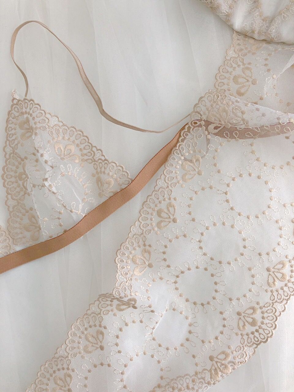 Áo Ren Mocha dây mảnh