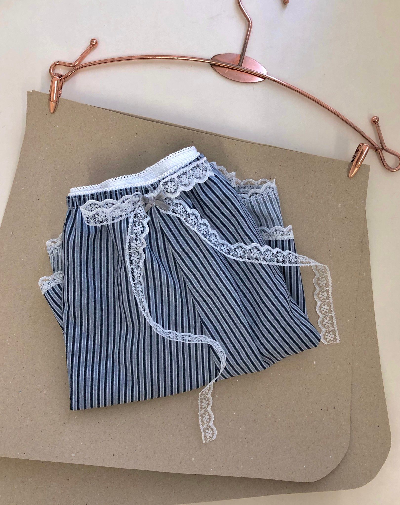 Quần Grandma Short Viền Ren