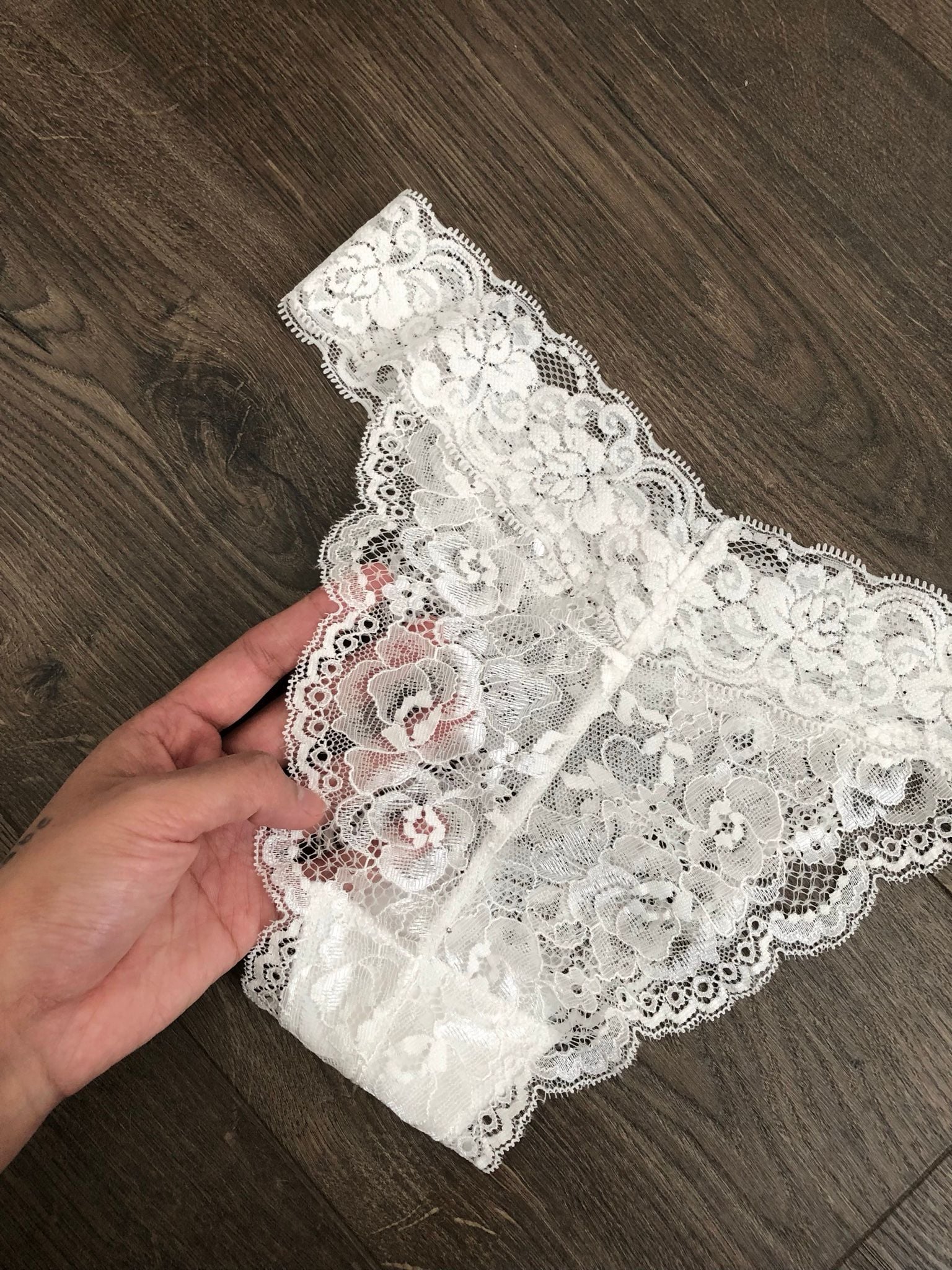 Quần Cánh Hoa - White Flower