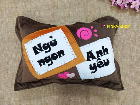 Gối handmade vải nỉ chữ nhật tặng bạn trai màu nâu đậm 
