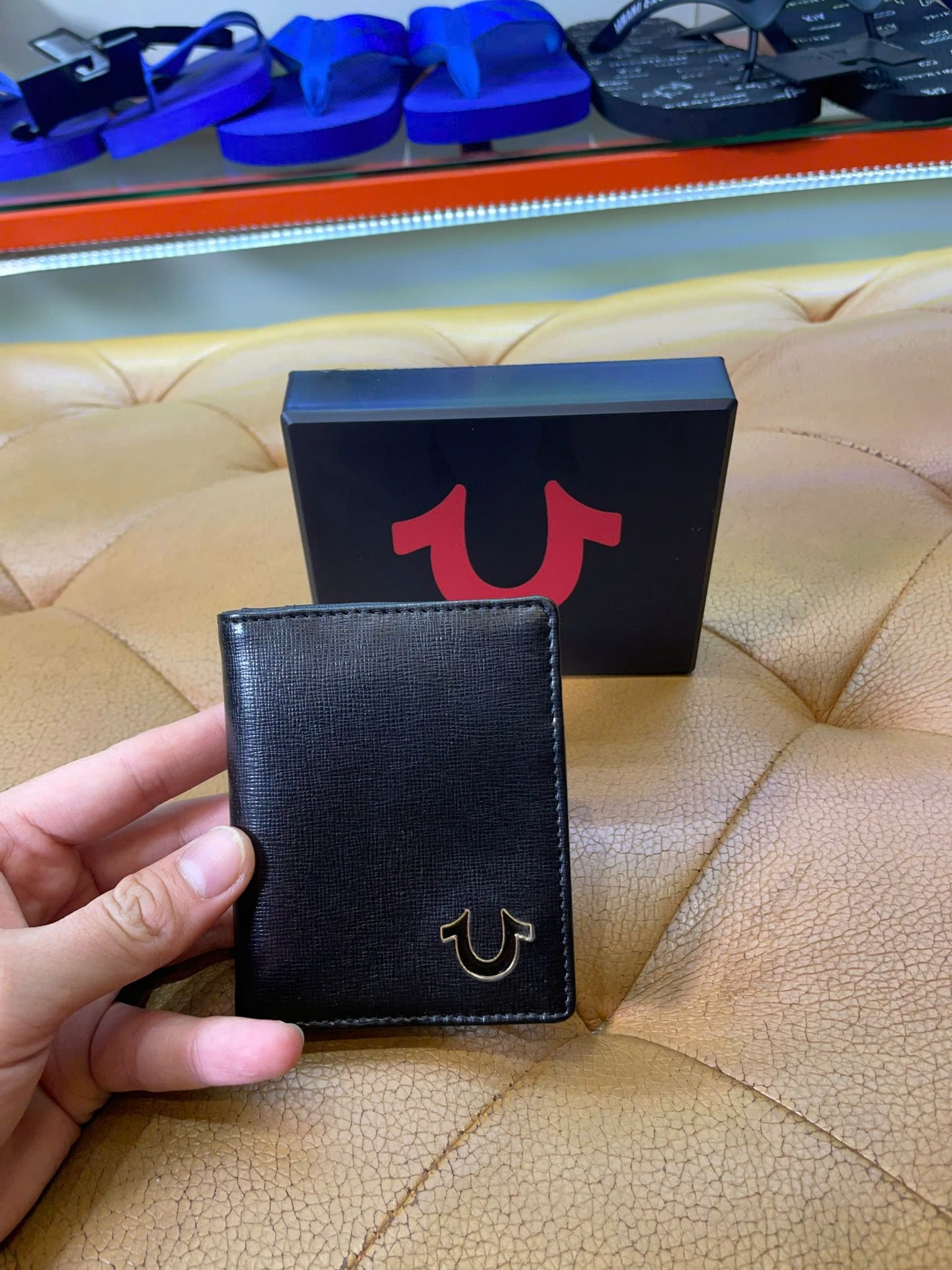 Ví Dọc True Religion Đen Logo Đen Viền Vàng - New - TR204281