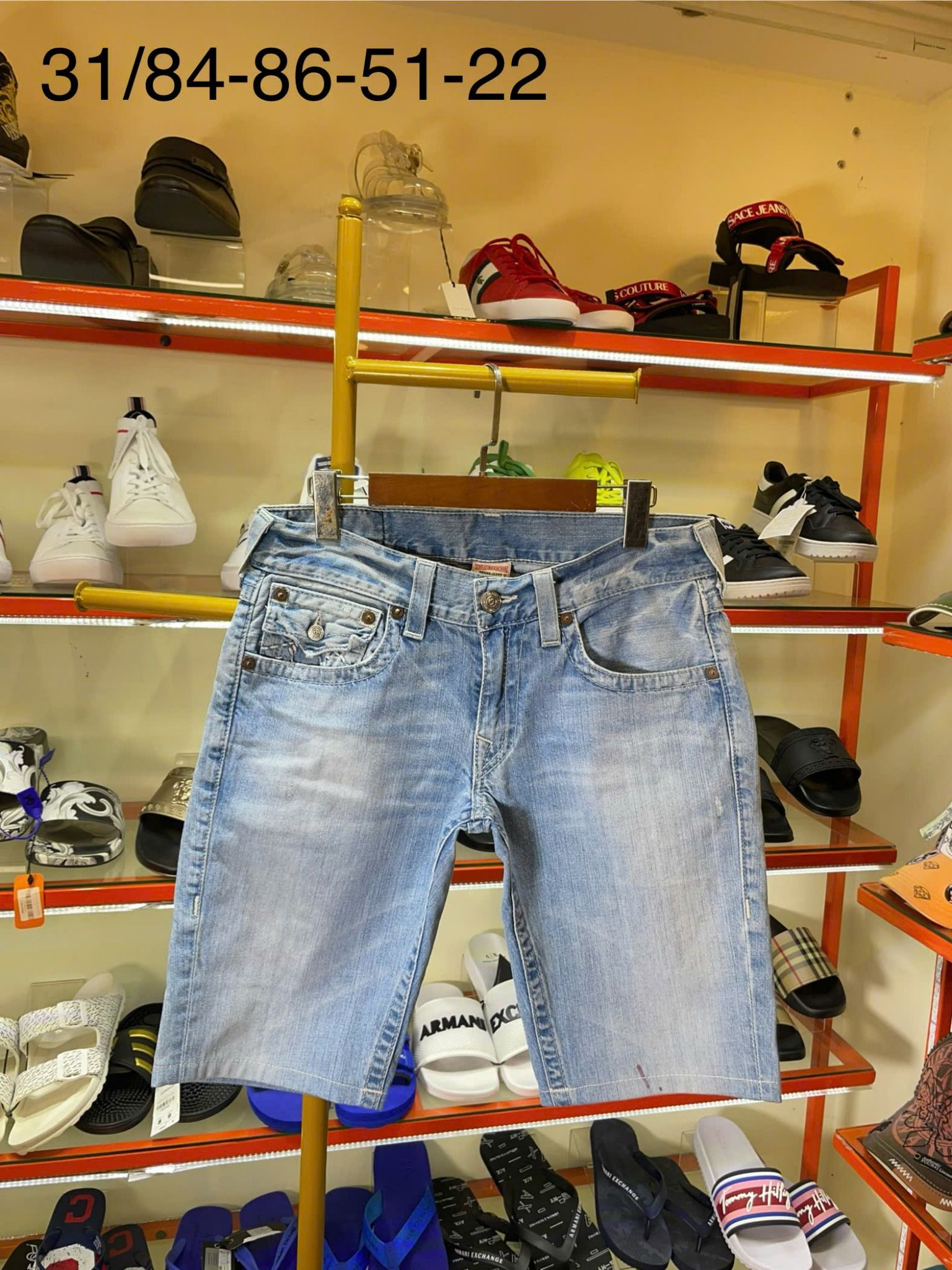 Quần Short Jeans True Religion Xanh Nhạt Chỉ Trắng - Like New - 002382