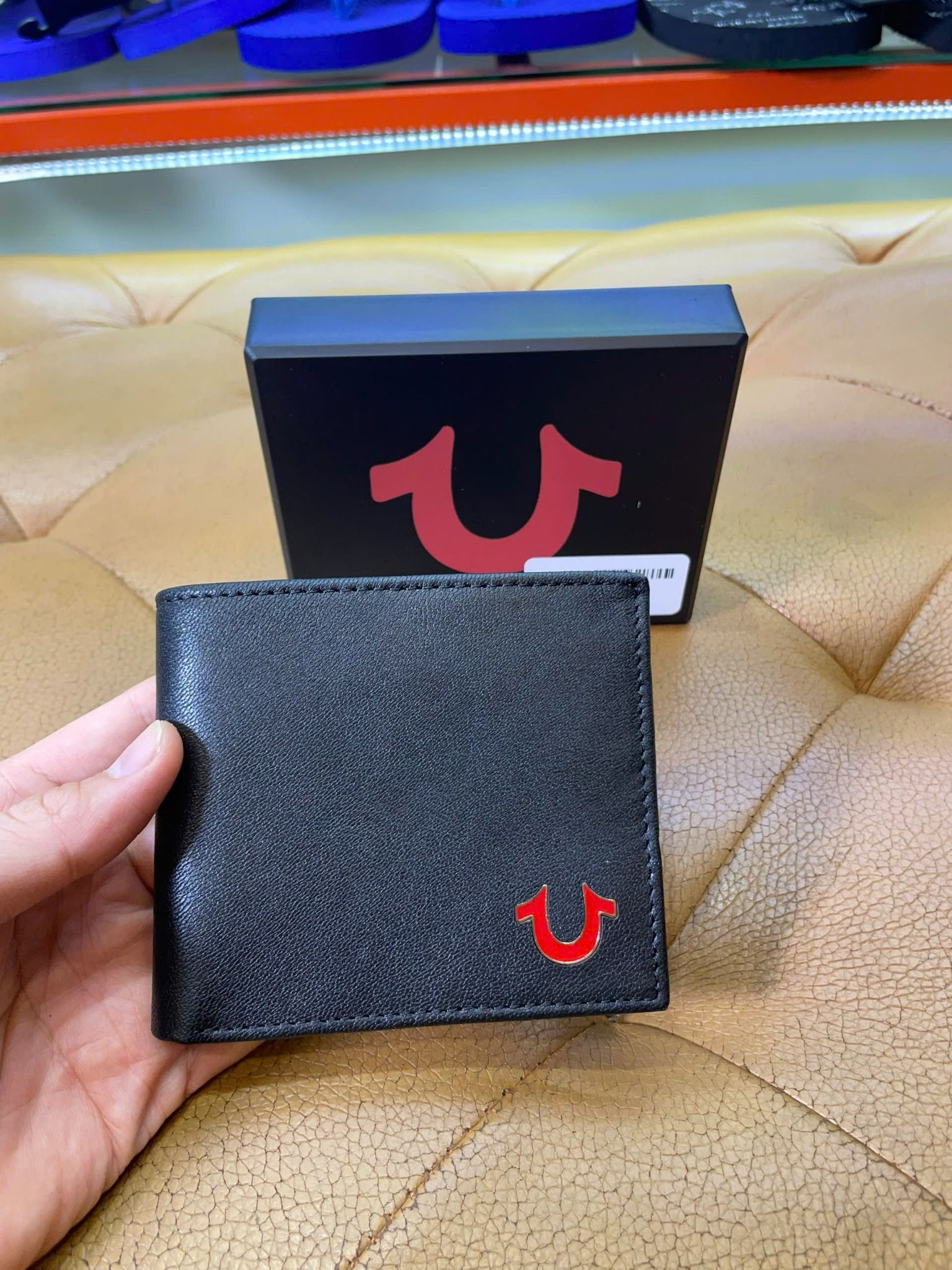 Ví Ngang True Religion Đen Logo Đỏ - New - TR203886