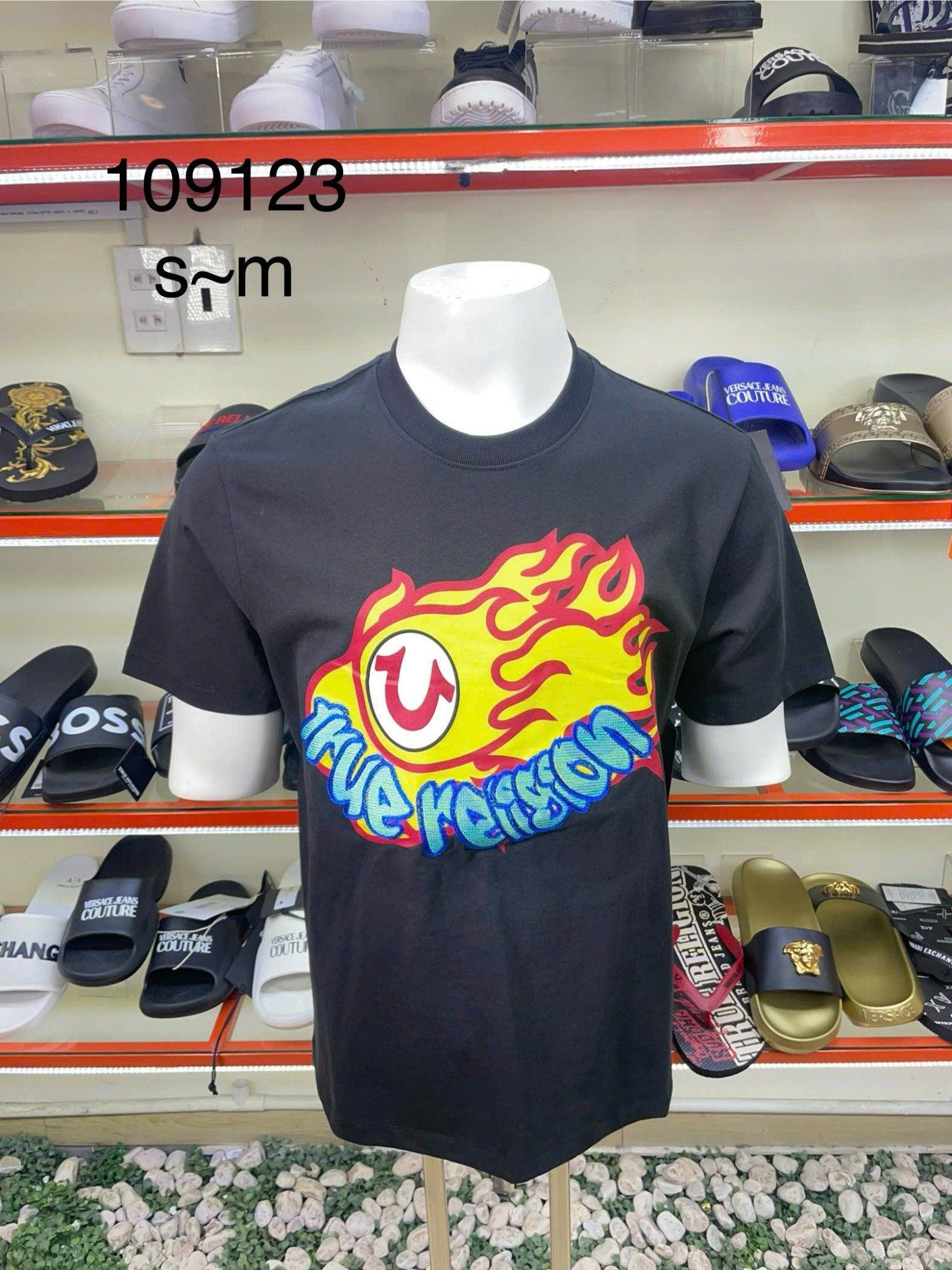 Áo Thun True Religion Đen Hình Vàng - New - 109123C - PB04