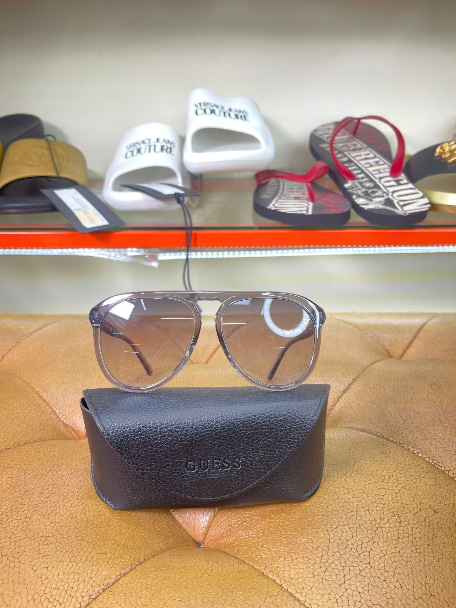 Mắt Kính Guess Xám Bản To Gọng Nhựa - New - SN7865643