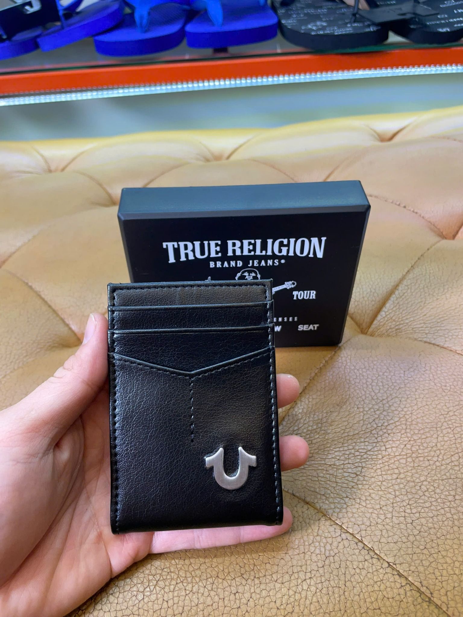 Ví Dọc True Religion Đen Logo Bạc - New - TR203862
