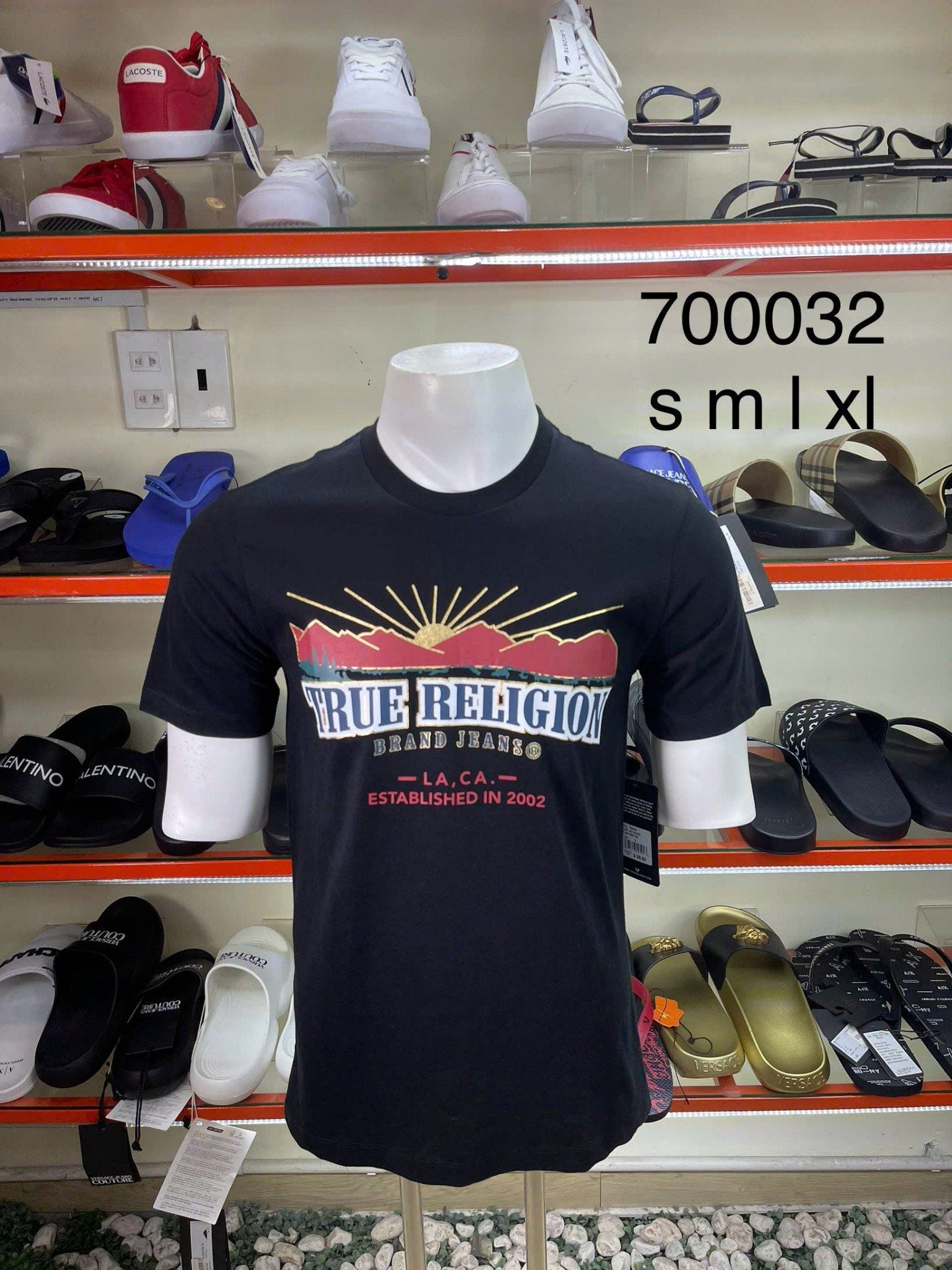 Áo Thun True Religion Đen Hình Núi Đỏ - New - 700032 - PB04