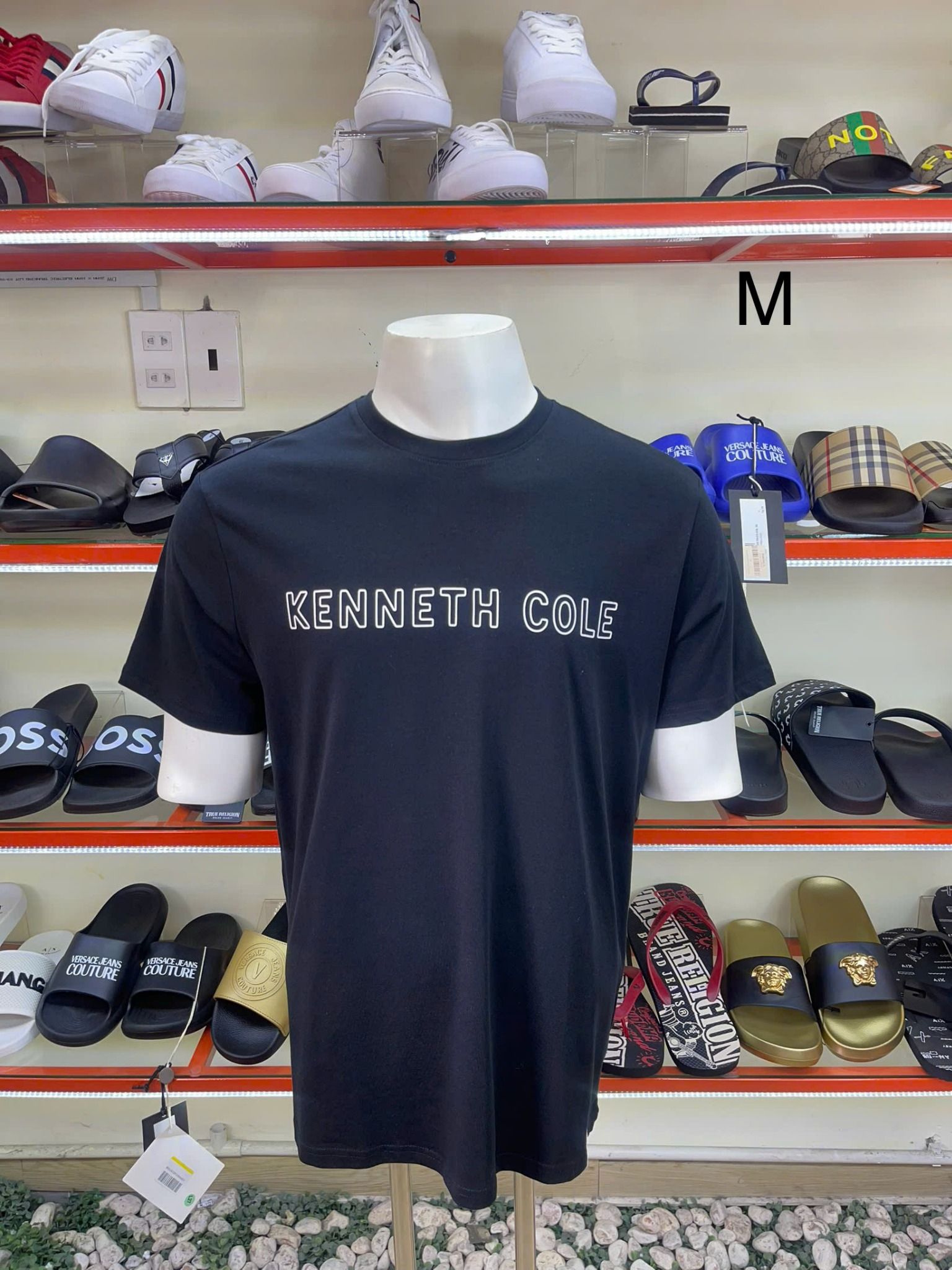 Áo Thun Kenneth Cole Đen Chữ Ngang Trắng - New - KT9R03BLKC