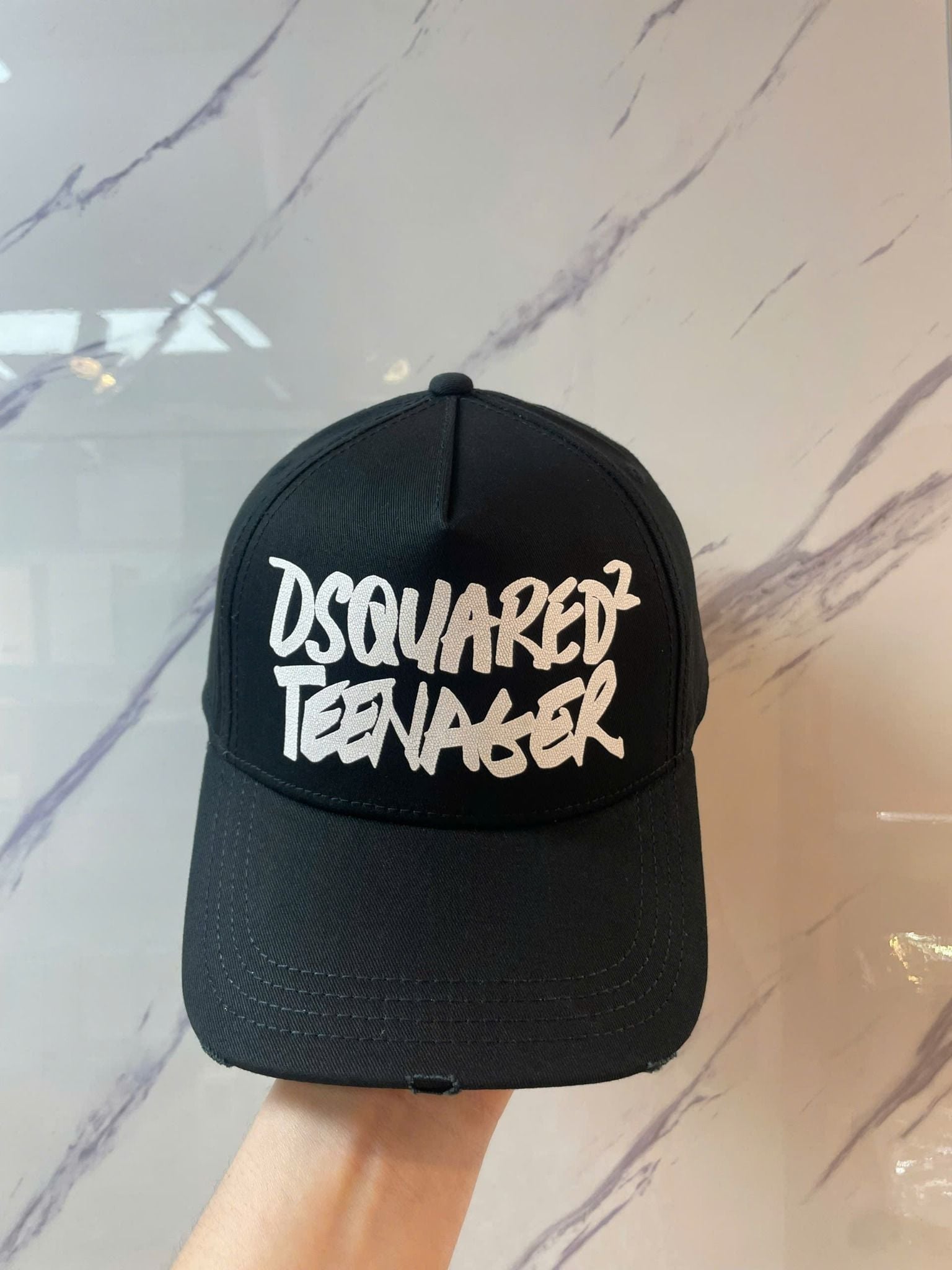 Nón Dsquared2 Đen In Chữ Trắng - New - DQ2648