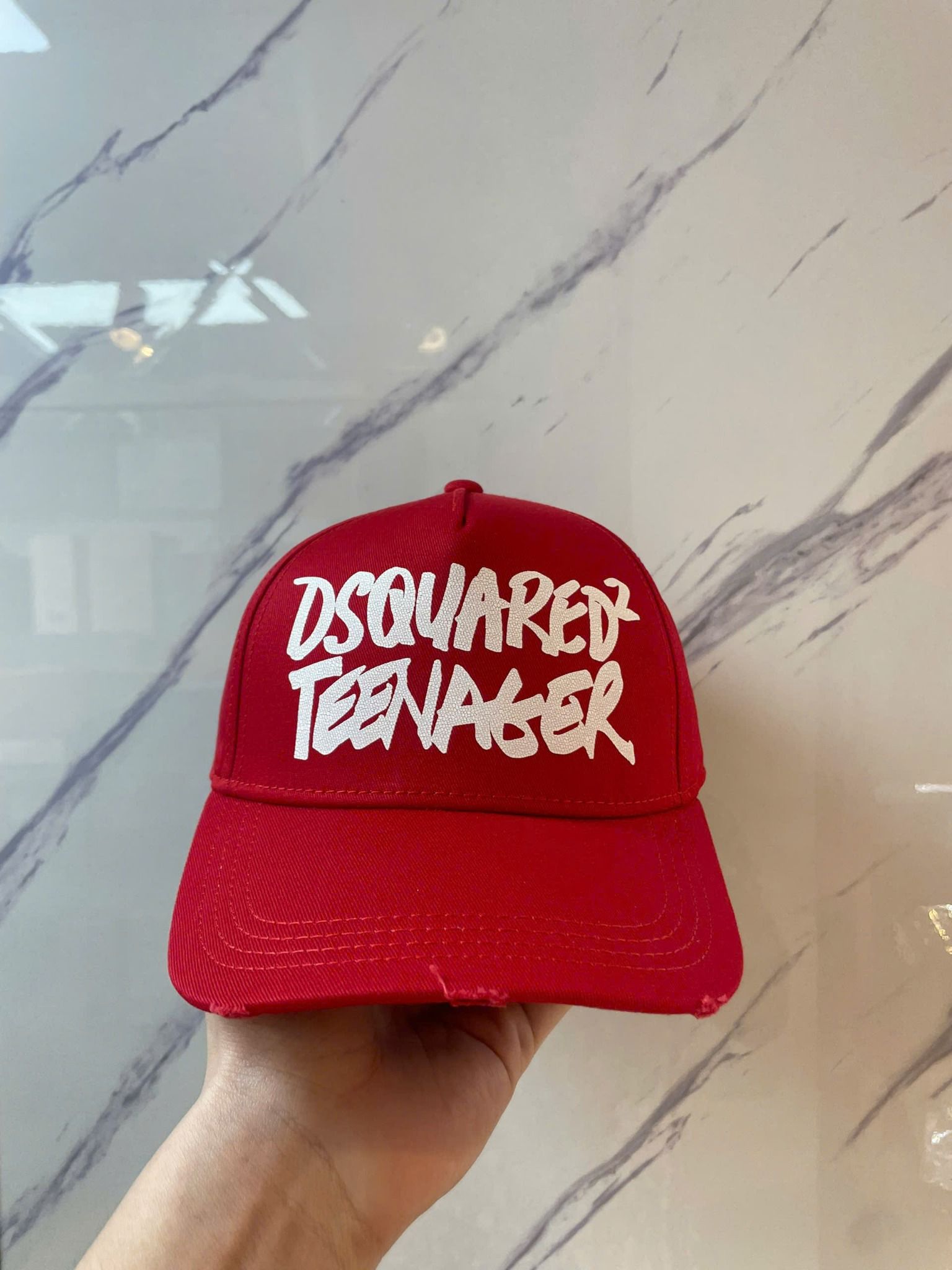 Nón Dsquared2 Đỏ In Chữ Trắng - New - DQ2648