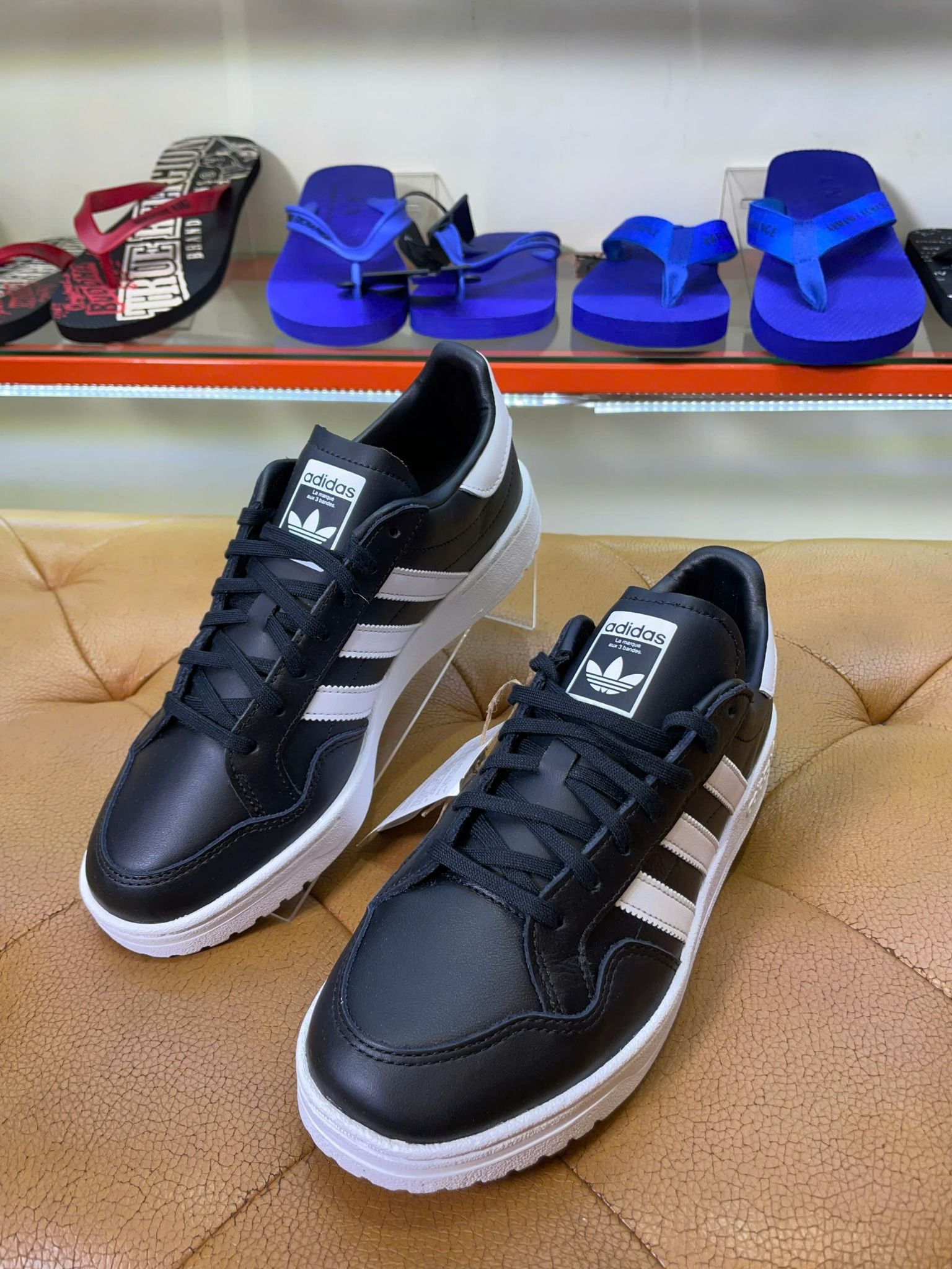 Giày Adidas Đen Sọc Trắng - New - EF6048