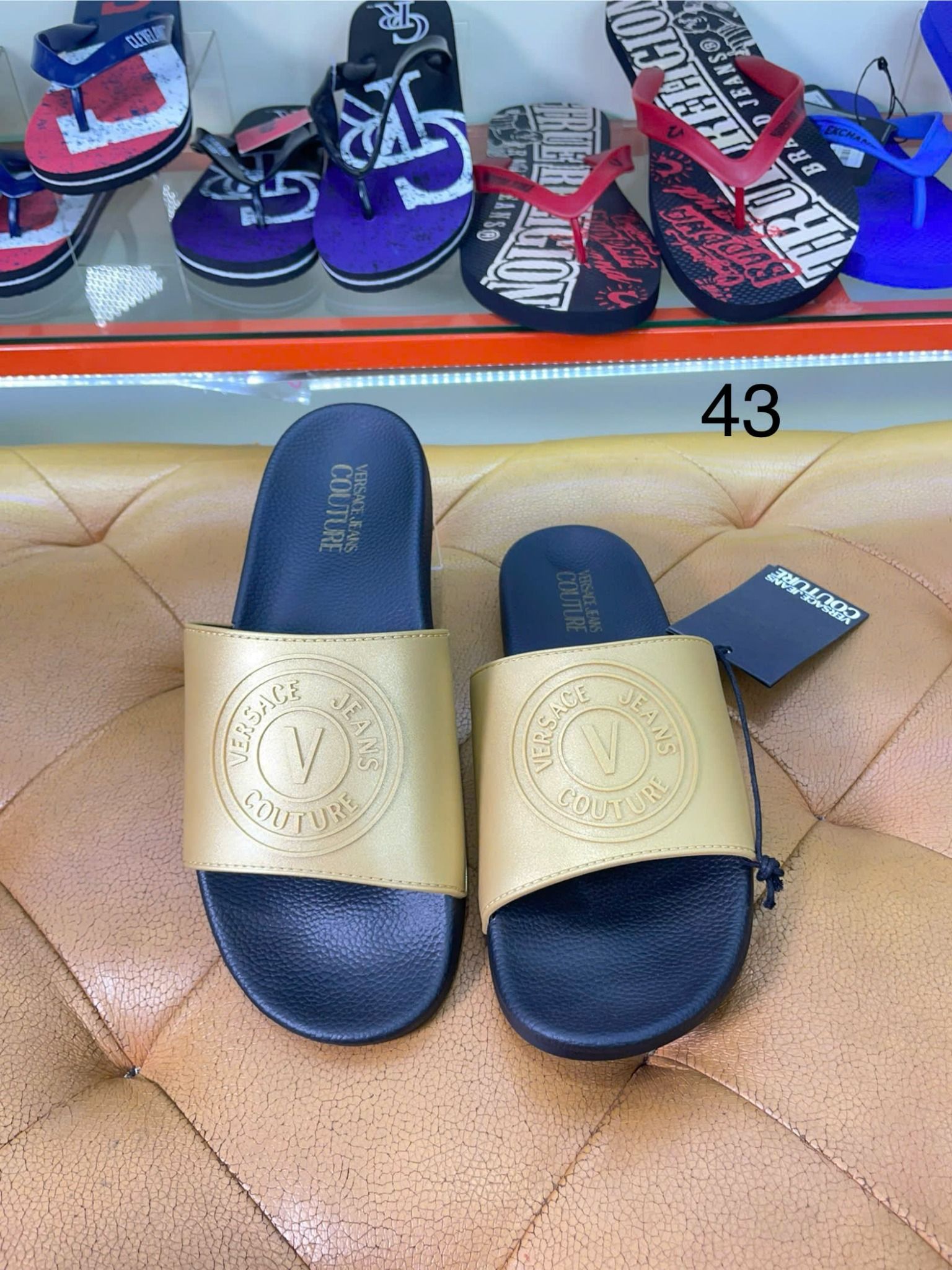 Dép Versace Đen Vàng - New - 72YA3SQ3