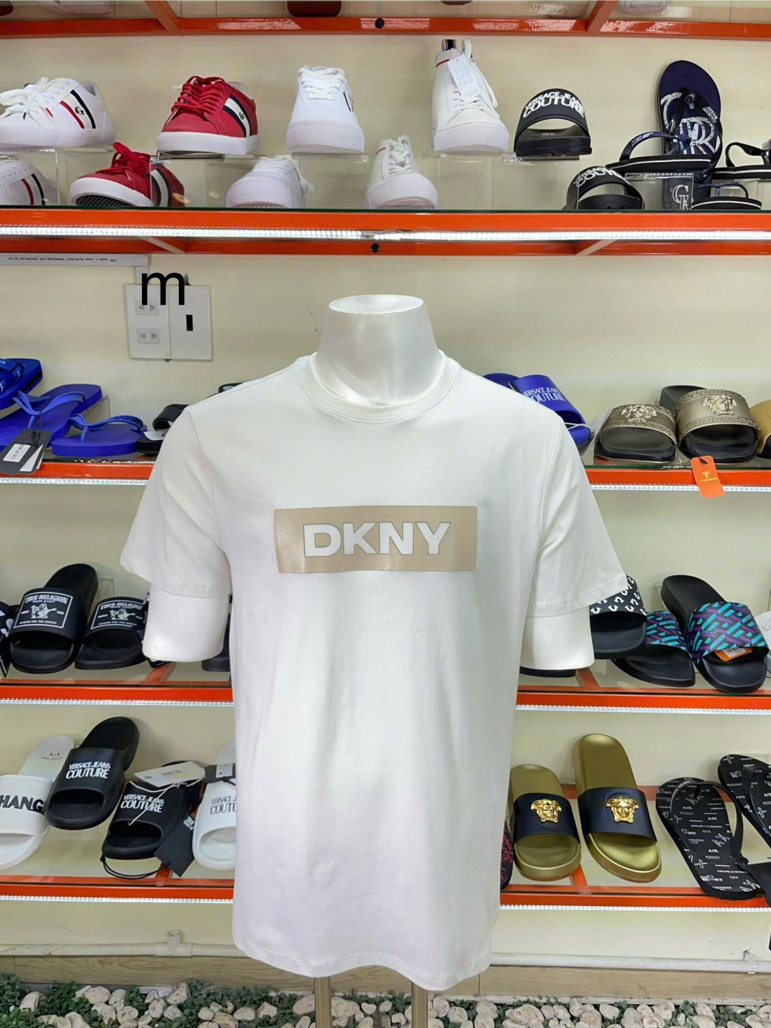 Áo Thun DKNY Kem Hình Nâu - New - DK15GT1841