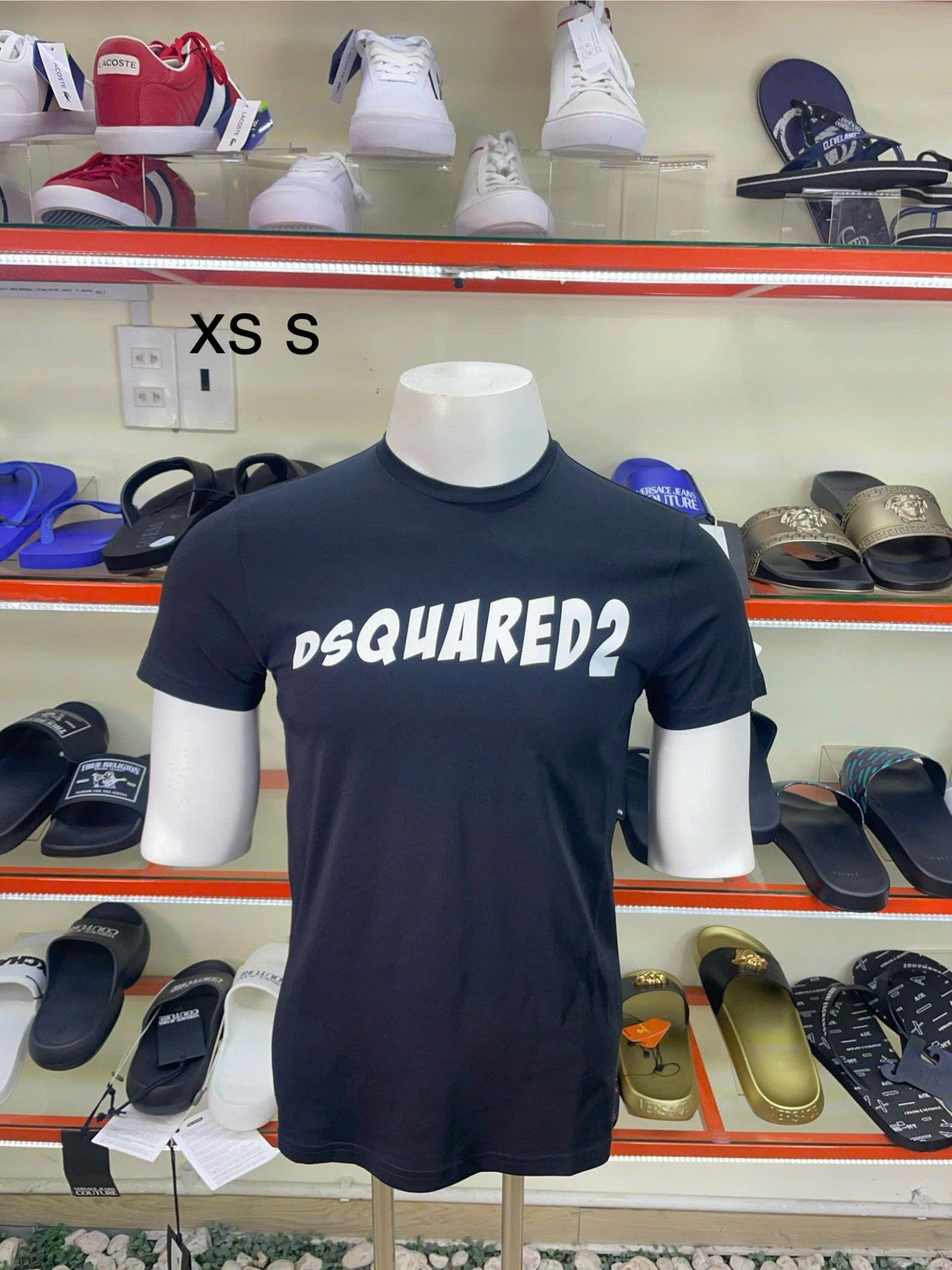 Áo Thun DSQ Dsquared2 Đen Chữ Trắng Lớn Dần - New - DQ1735 - PC01