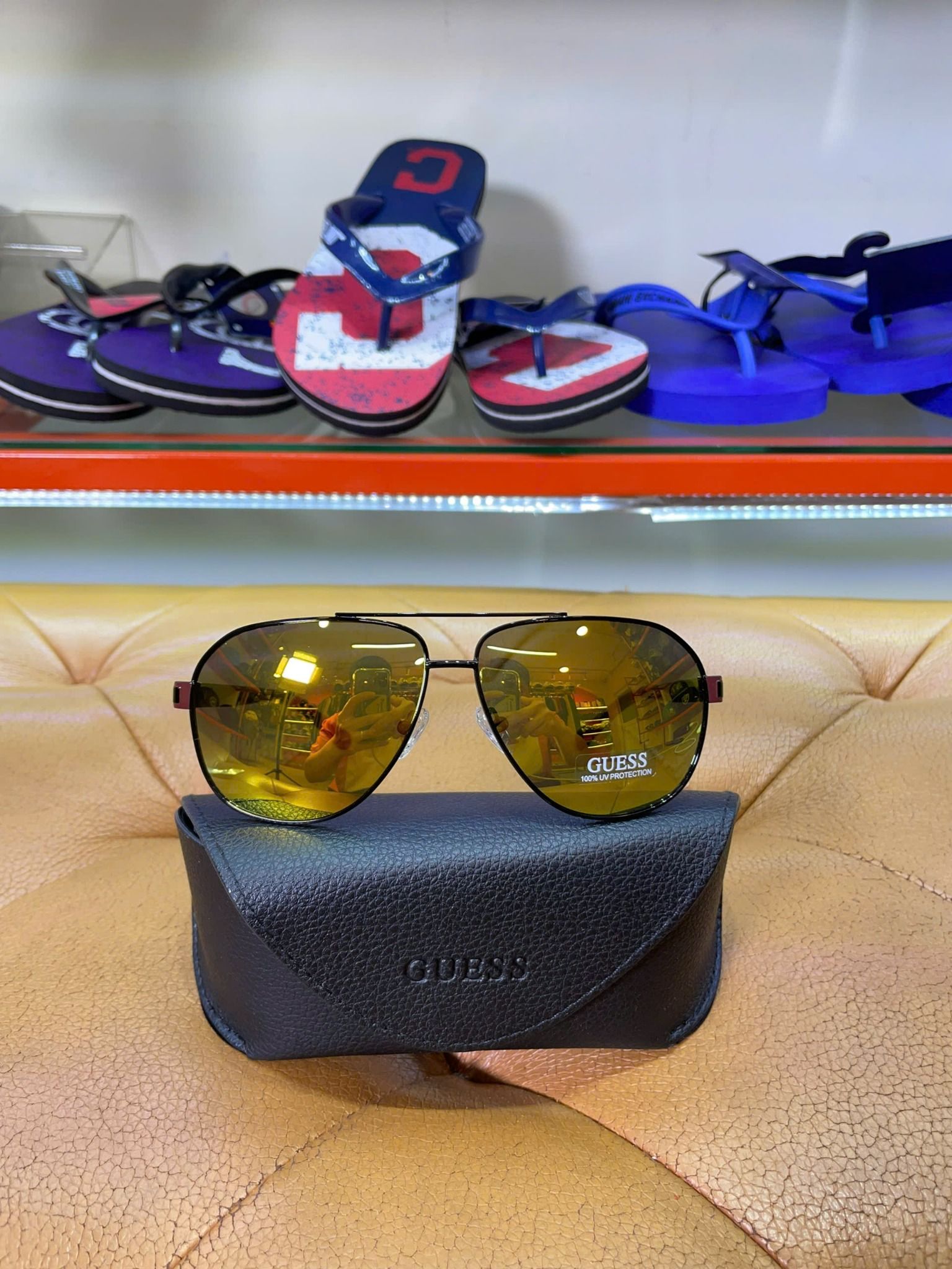 Mắt Kính Guess Gọng Đen Tròng Vàng - New - GF0247