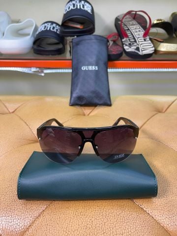 Mắt Kính Guess Đen Tròng Xám - New - SN786767