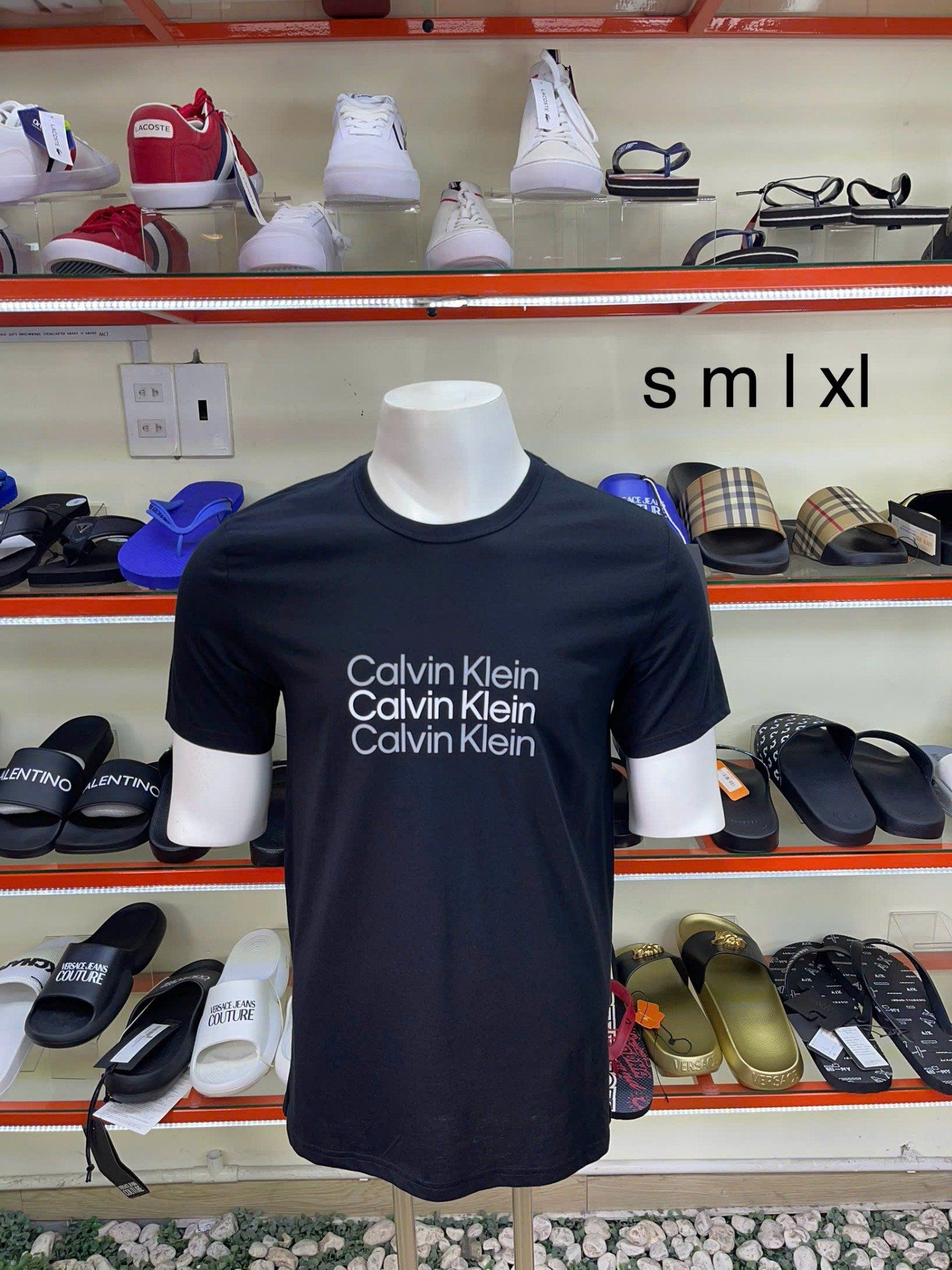 Áo Thun CK Calvin Klein Đen Chữ Ngang Hàng - New - A34M391175