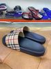 Dép Đen Kẻ Sọc Vàng Burberry - New - 112091