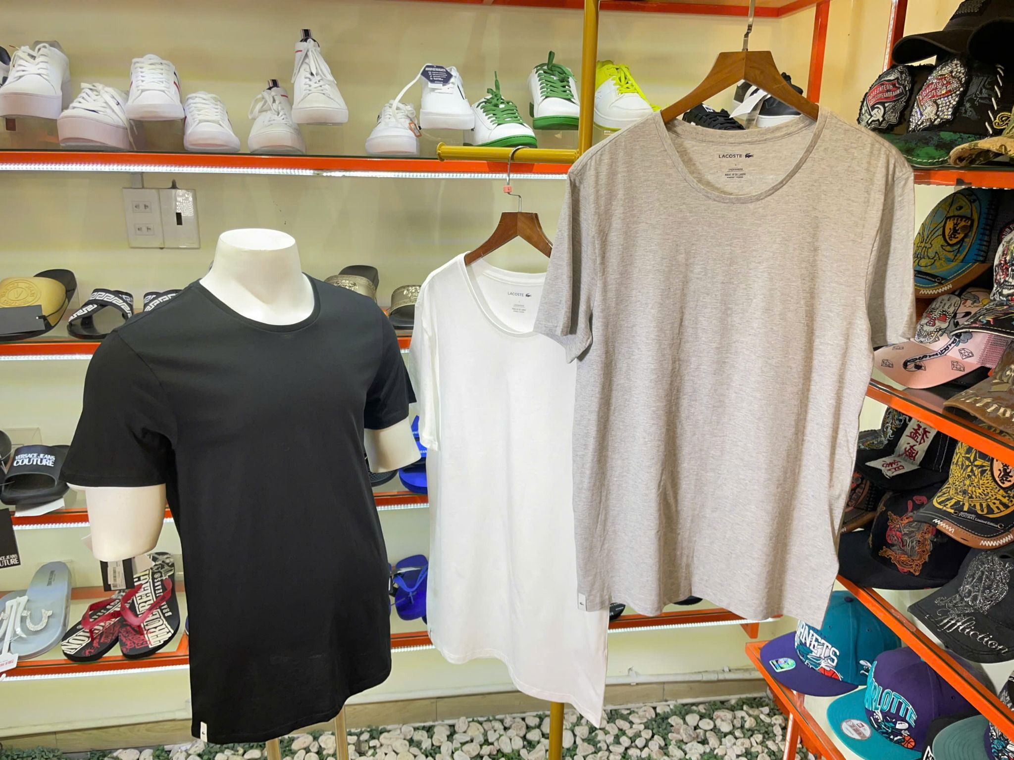 Set 3 Áo Lót Cổ Tròn Lacoste Trắng Xám Đen - New - TH332151