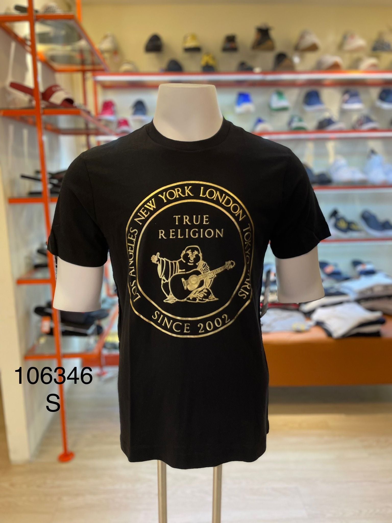 Áo Thun Nam Đen Ông Địa Vàng True Religion - New - 106346