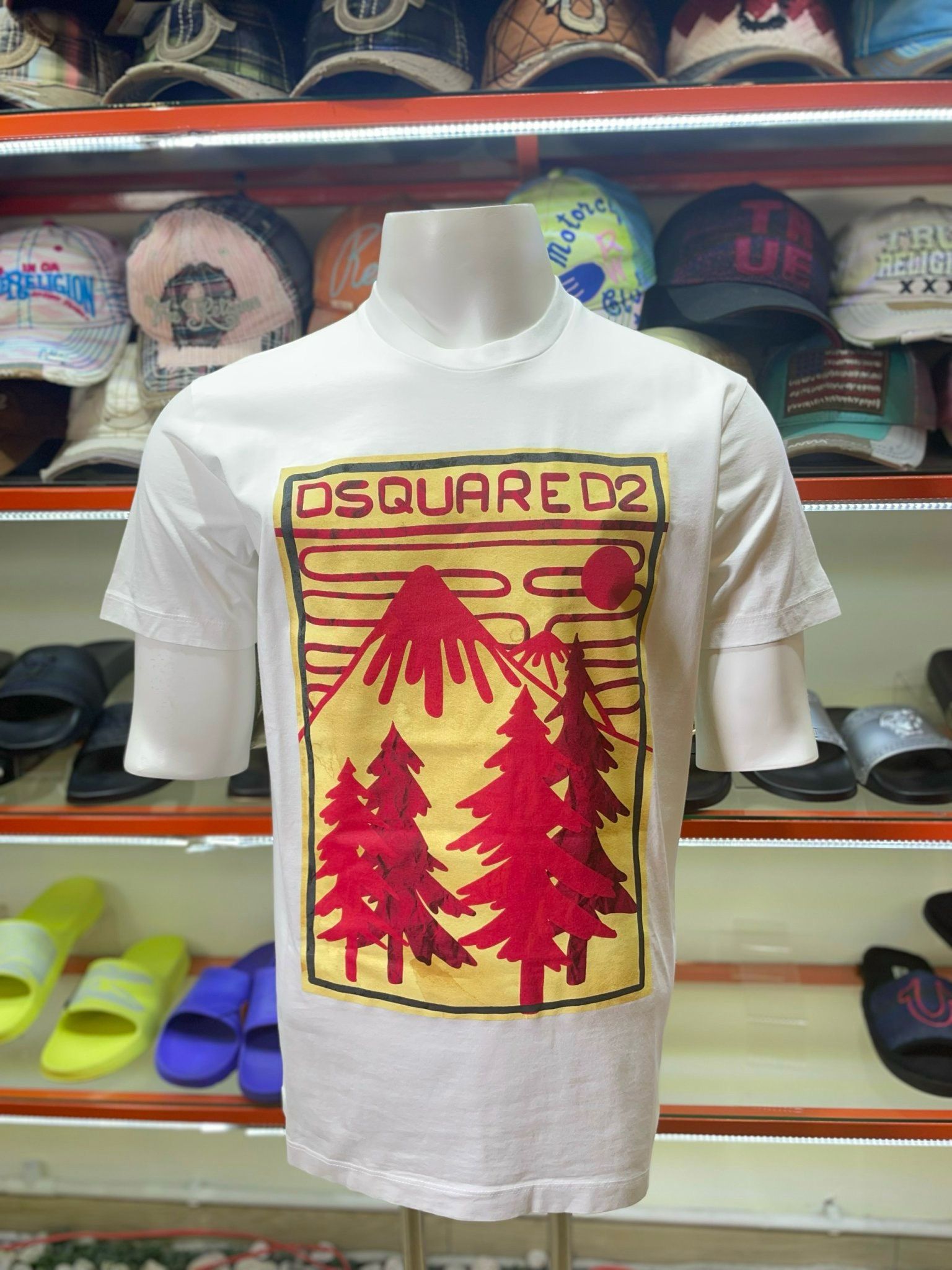 Áo Thun Dsquared2 Trắng Cây Thông - New - S74GD1033
