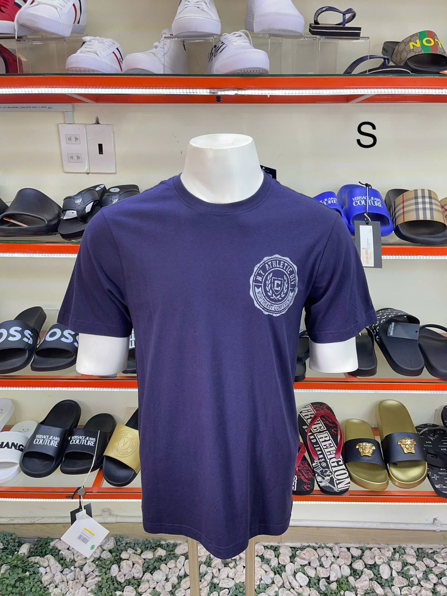 Áo Thun Chaps Xanh Navy Logo Hình Trắng Tròn - New - CM32SK116X