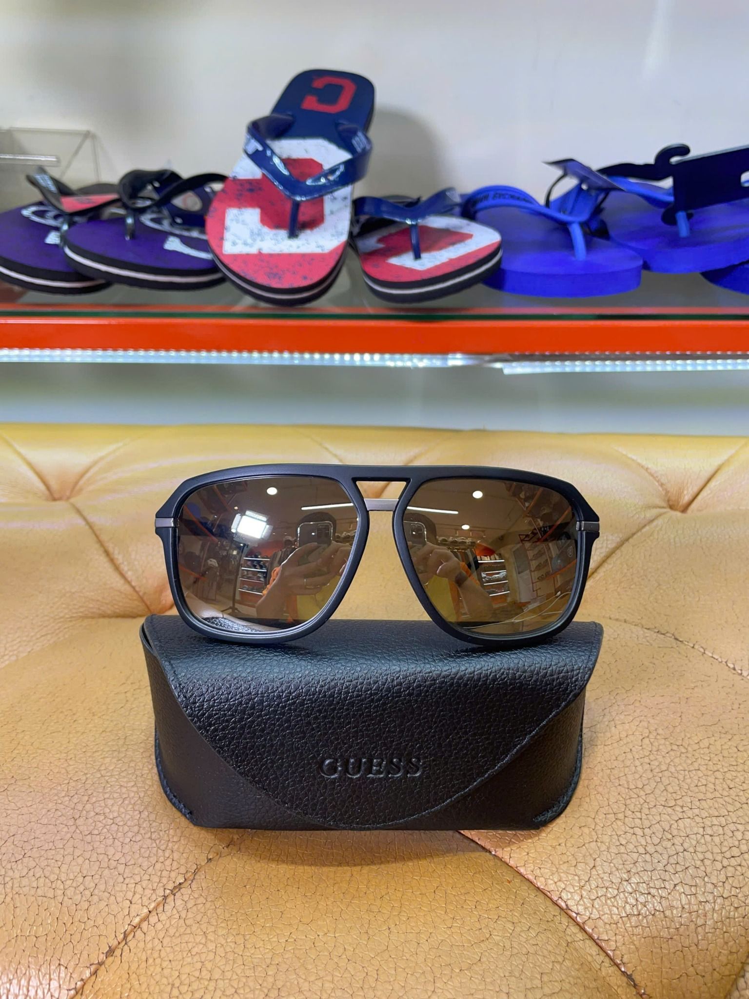 Mắt Kính Guess Gọng Đen Tròng Trắng Bạc - New - MKGS2