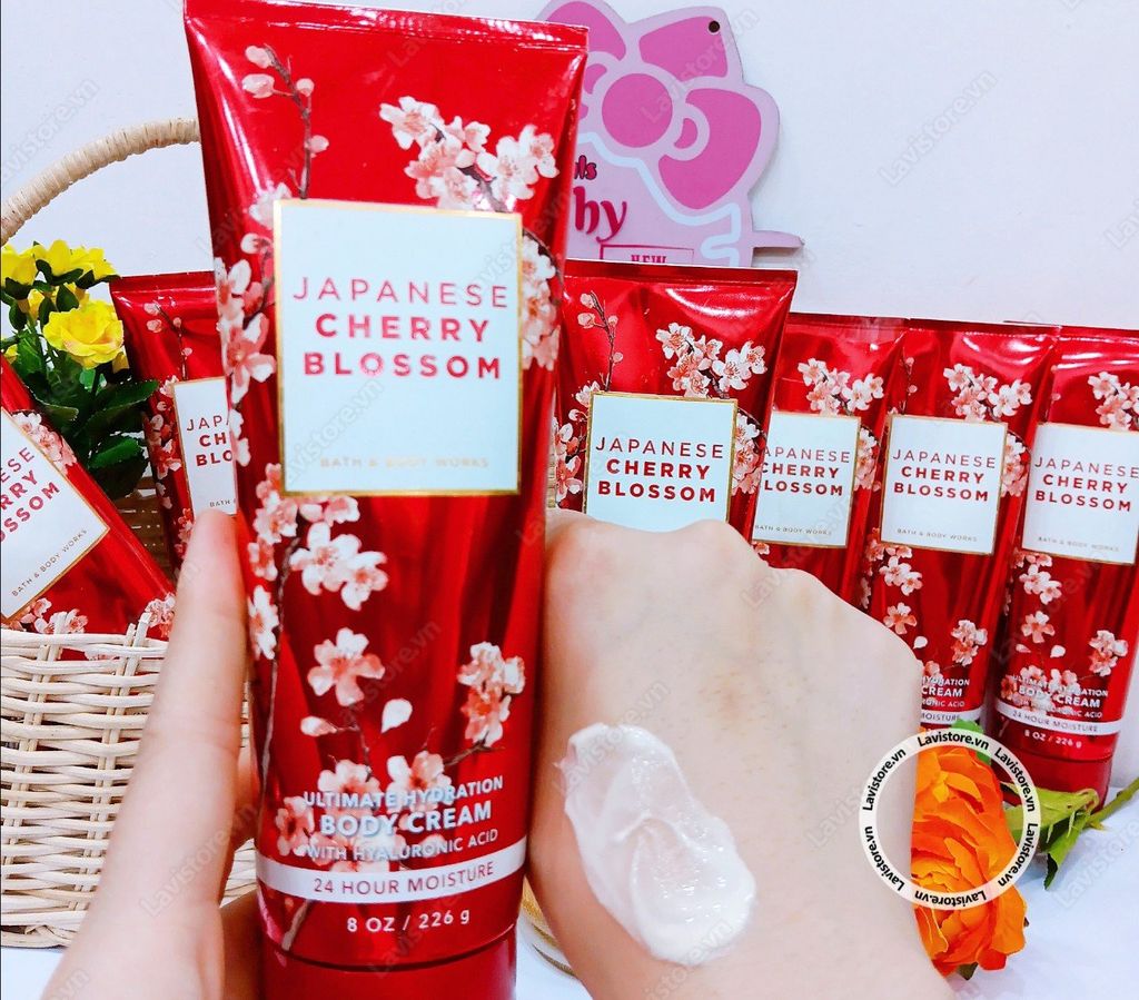 Xịt body B&BW Japanese Cherry Blossom 236ml