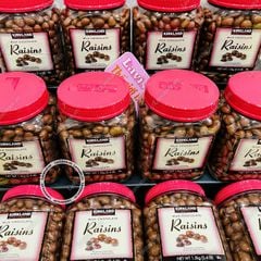 (7/2024) Socola bọc nho khô Raisins Kirkland 1.5kg