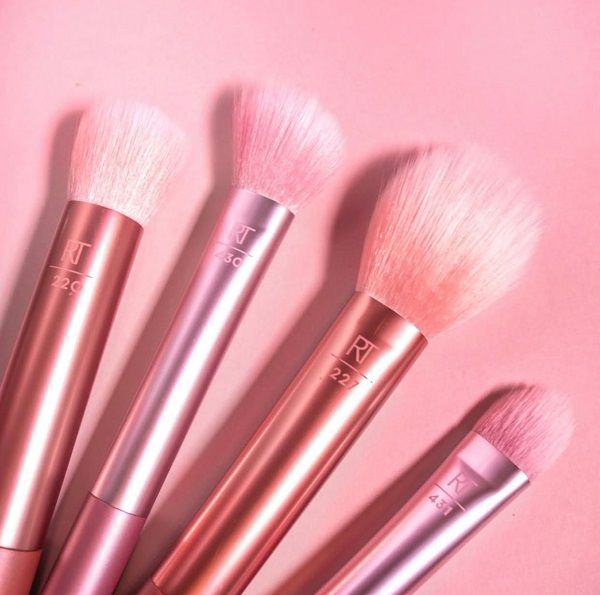 Cọ Tán Nền & Che Khuyết Điểm Real Techniques Light Layer Complexion Brush