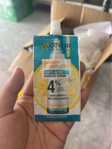 Serum Garnier giảm mụn sáng da bright complete 7.5ml