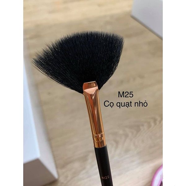 Cọ Quạt Nhỏ Vacosi Phủ Phấn Mắt M25 Eye Fan Brush
