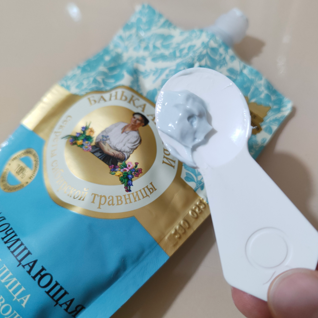 Mặt Nạ Đất Sét Dưỡng Ẩm Kiềm Dầu Se Khít Lỗ Chân Lông Grandma Agafyas Recipes 100ml