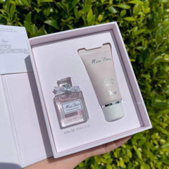 Set Nước Hoa Nữ Miss Dior Blooming Bouquet EDP 5ml + Lotion 20ml