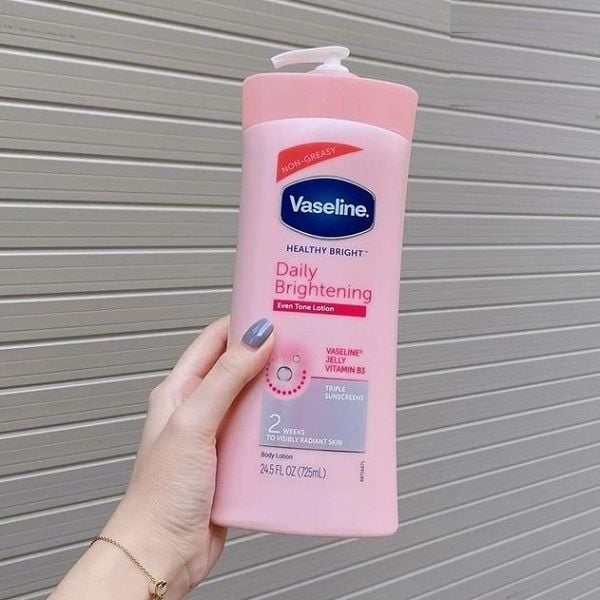 Sữa Dưỡng Thể Vaseline Dưỡng Da Trắng Hồng Healthy Bright Daily Brightening Even Tone Lotion 725ml