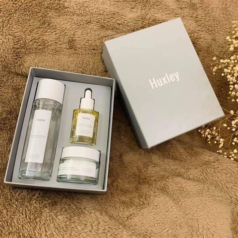 Bộ Kit Dưỡng Ẩm Sâu Dành Cho Da Khô Huxley Extra Moisture Trio Set 3 Món